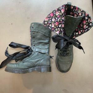 Dr Martens 12 hole Flower lining Ribbon Laces